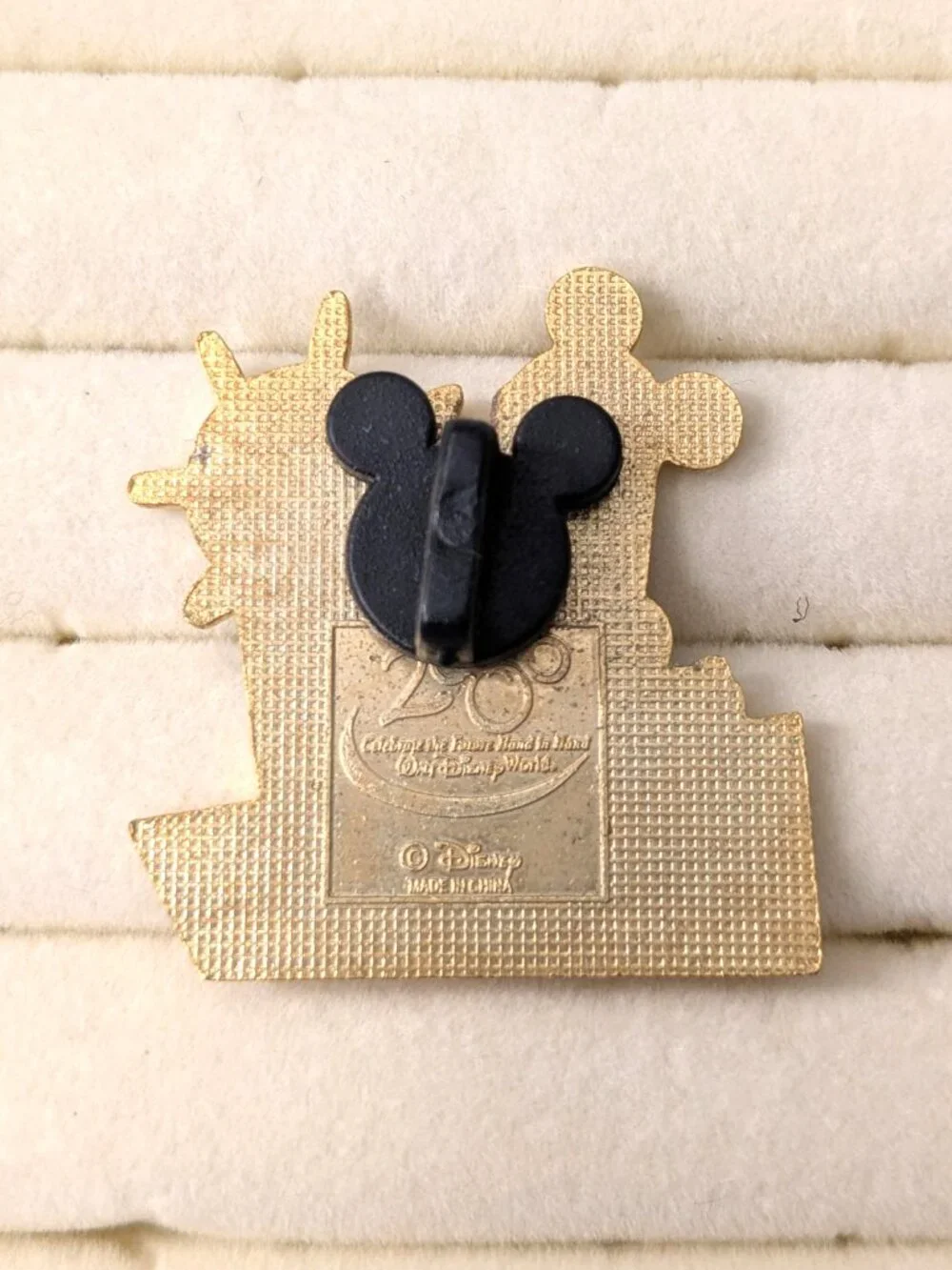 DIsney Pin Caribbean Beach Resort from 2000